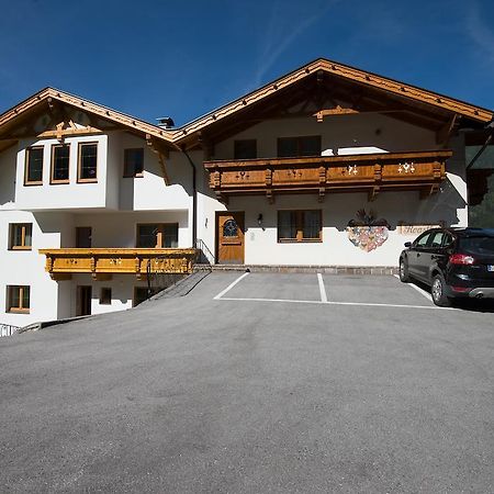 Appartementhaus Pinnisblick Neustift im Stubaital Exteriör bild