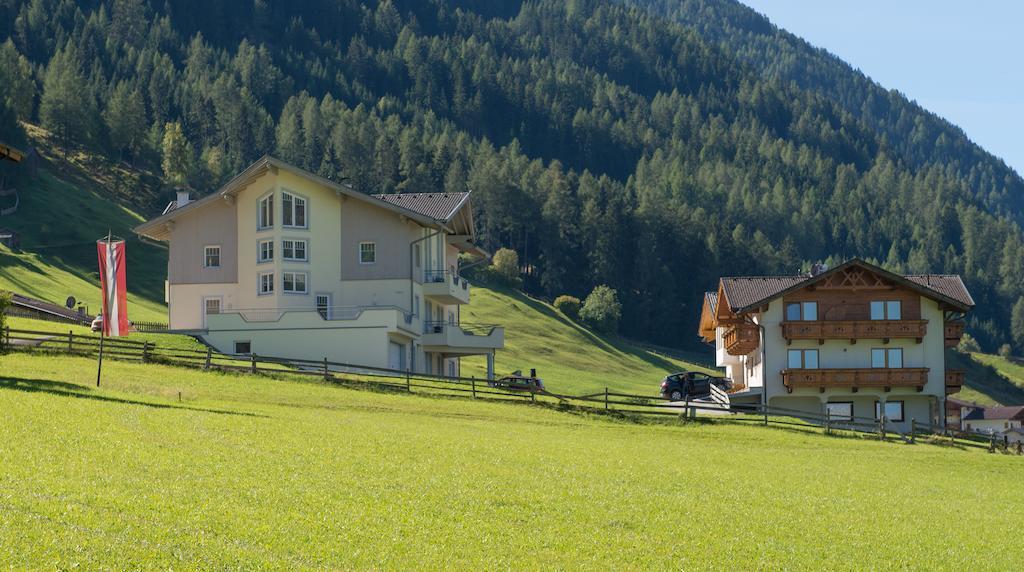 Appartementhaus Pinnisblick Neustift im Stubaital Exteriör bild