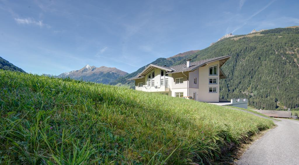 Appartementhaus Pinnisblick Neustift im Stubaital Exteriör bild