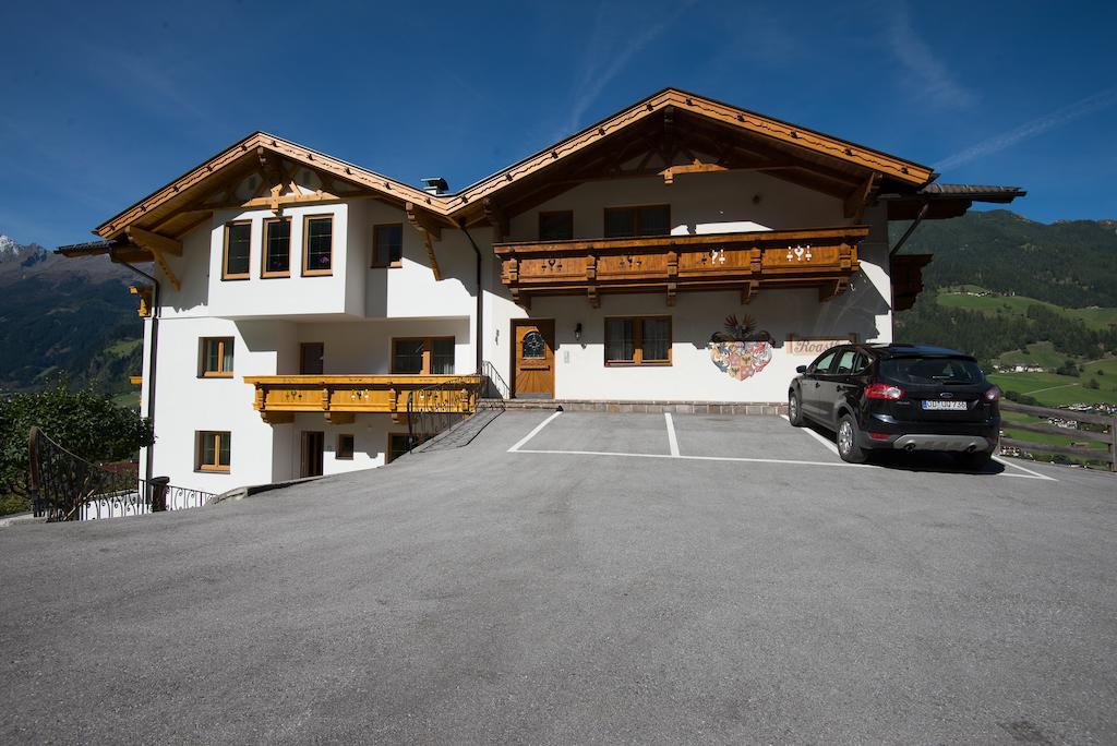 Appartementhaus Pinnisblick Neustift im Stubaital Exteriör bild