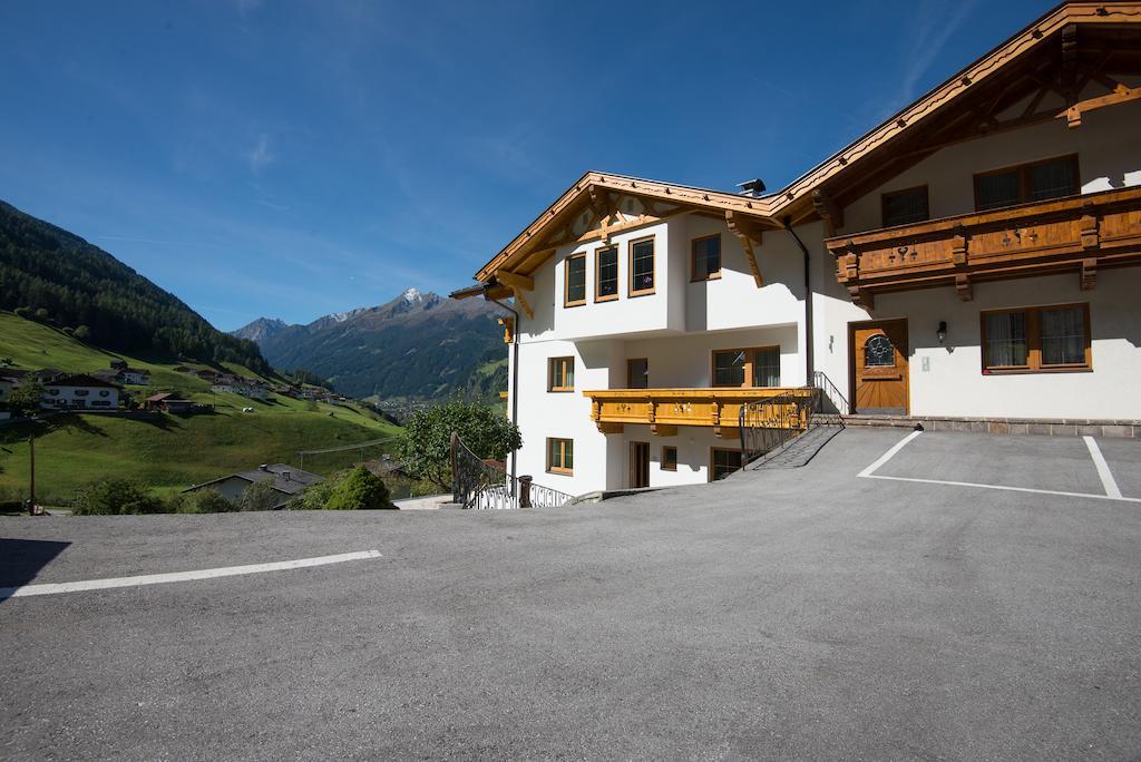 Appartementhaus Pinnisblick Neustift im Stubaital Exteriör bild